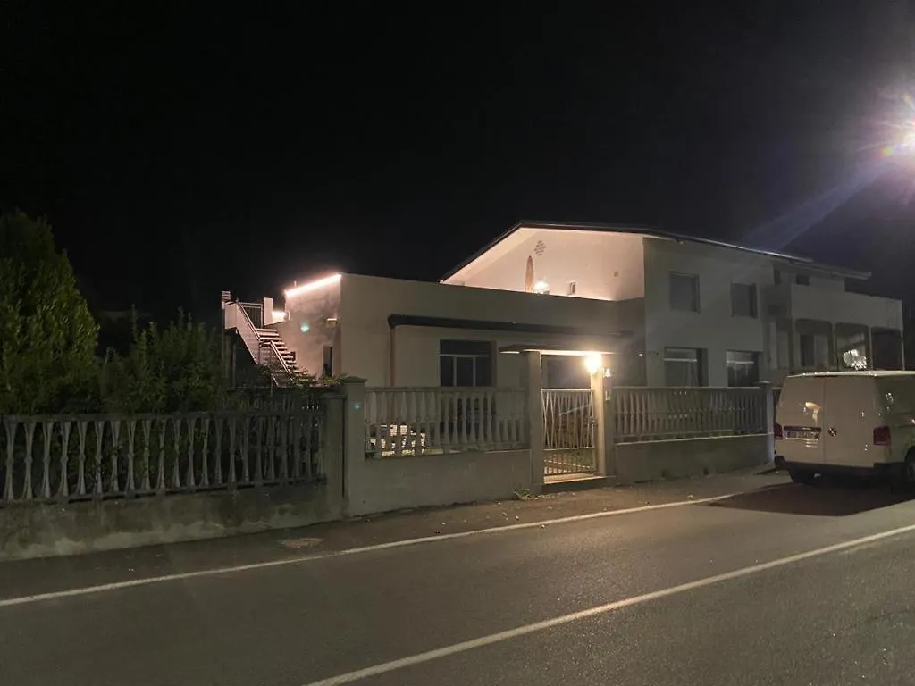Apartment Green House In Campagna Melara Italy