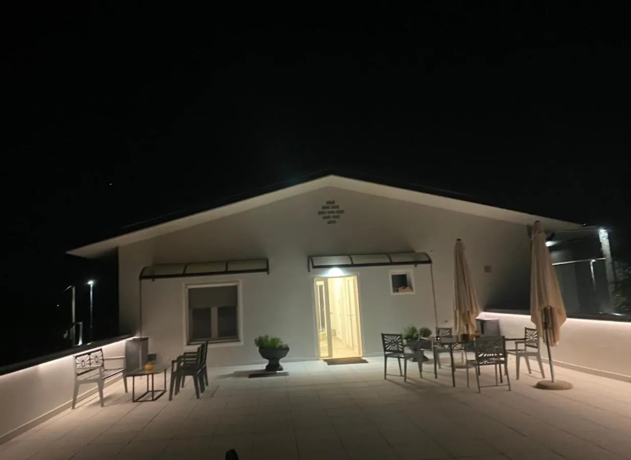 Green House In Campagna location